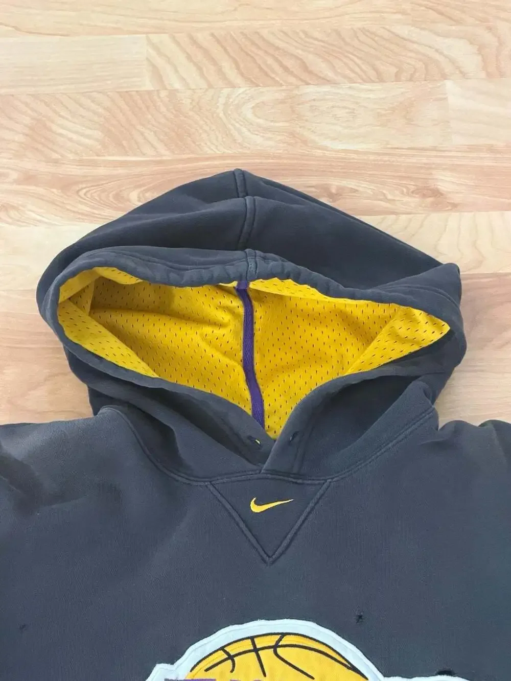 Vintage Nike Los Angeles Lakers Center Swoosh NBA Hoodie Black